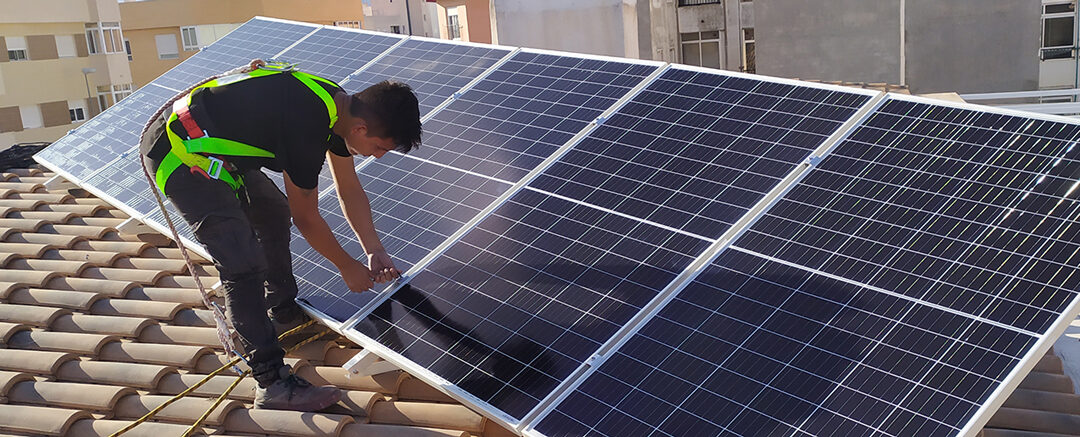 Instalaciones de placas solares para comunidades de vecinos, te ayudamos con las subvenciones, gestionamos la licencia de instalación