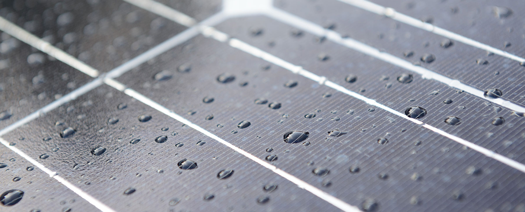 Un hidrogel permite a una instalación de paneles solares recolectar agua