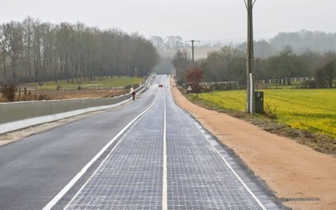 Instalación de paneles solares en carreteras